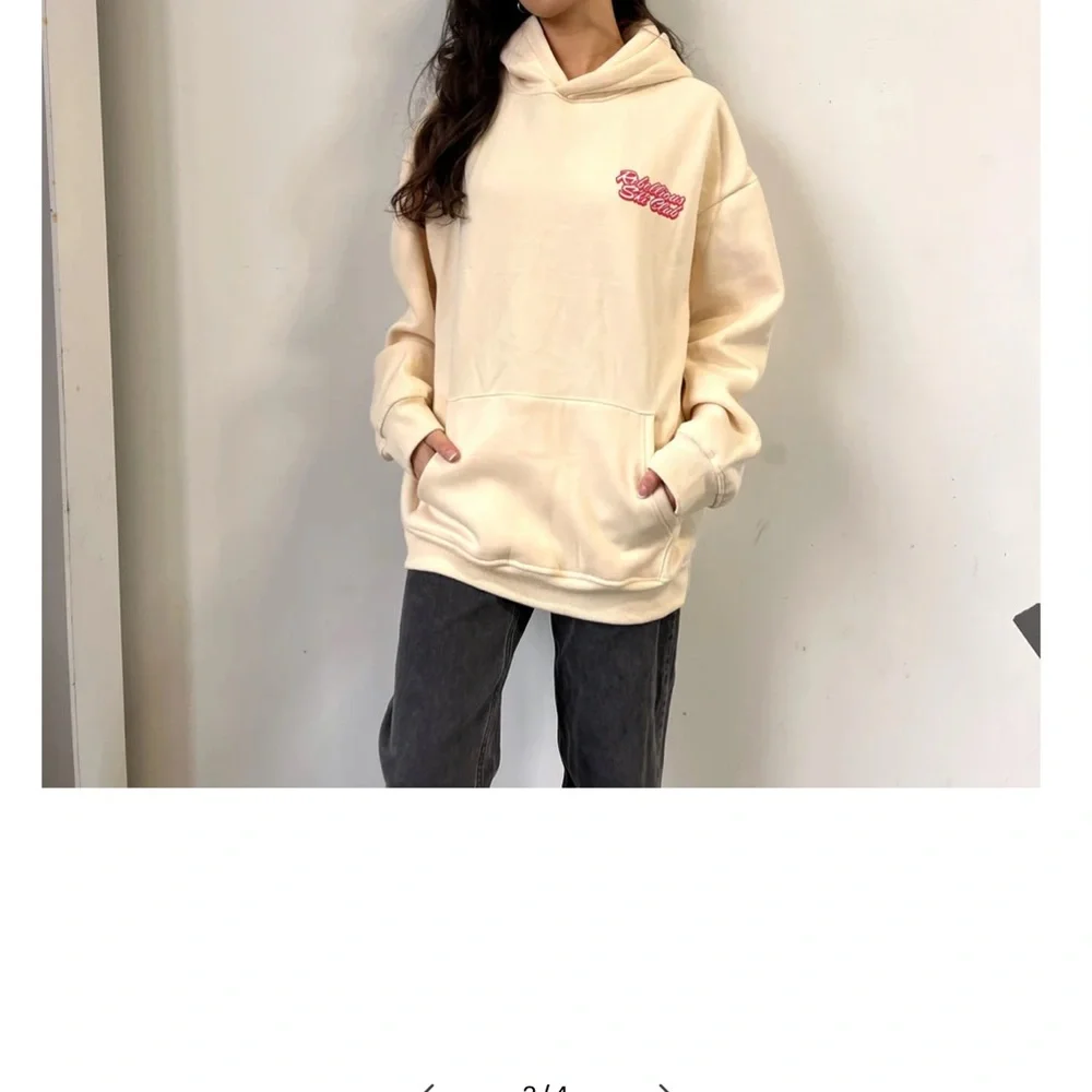 Hot Girls Pizza Graphic Sweatshirt - Picture 4 of 5